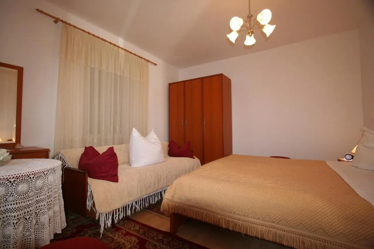 Apartment In Silo/Insel Krk 13547